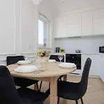 Elegant With Parking Space Near Expo Xxi In By Renters Lejlighed