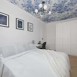Lejlighed Elegant With Parking Space Near Expo Xxi In By Renters *