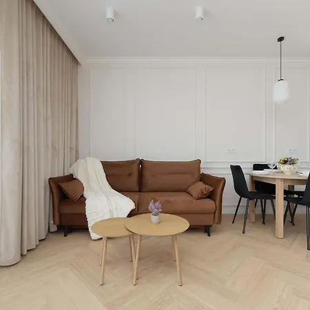 Apartman Elegant With Parking Space Near Expo Xxi In By Renters *