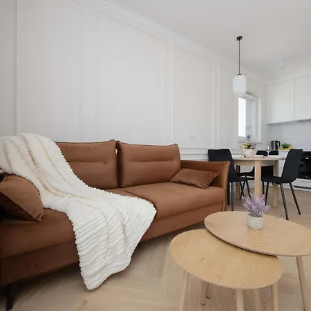 Apartment Elegant With Parking Space Near Expo Xxi In By Renters