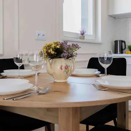 Elegant With Parking Space Near Expo Xxi In By Renters * Varsóvia