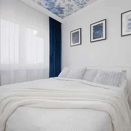Elegant With Parking Space Near Expo Xxi In By Renters *