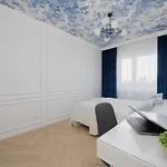 아파트 Elegant With Parking Space Near Expo Xxi In By Renters 바르샤바