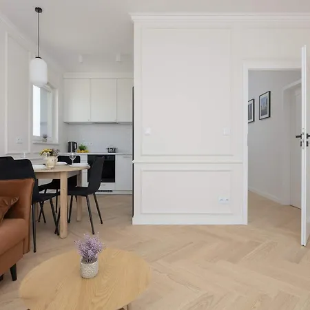 Elegant With Parking Space Near Expo Xxi In By Renters * Varšava