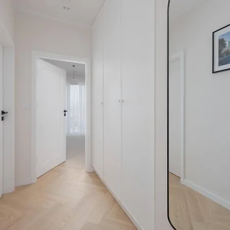Elegant With Parking Space Near Expo Xxi In By Renters Apartmán Varšava