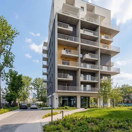 Elegant With Parking Space Near Expo Xxi In By Renters Apartmán *