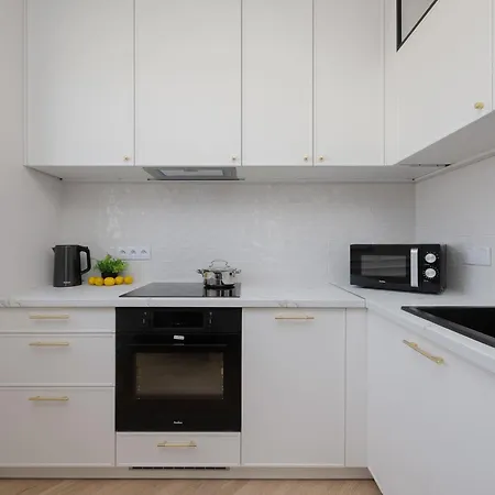 Elegant With Parking Space Near Expo Xxi In By Renters *