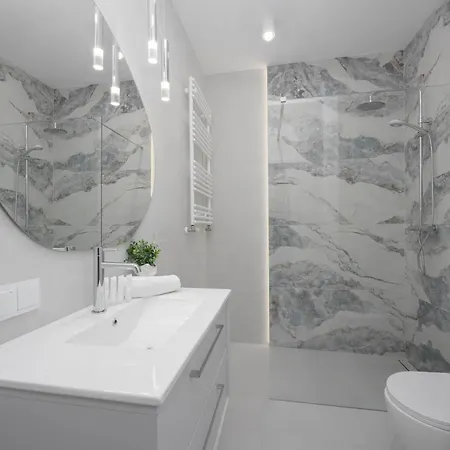 Elegant With Parking Space Near Expo Xxi In By Renters